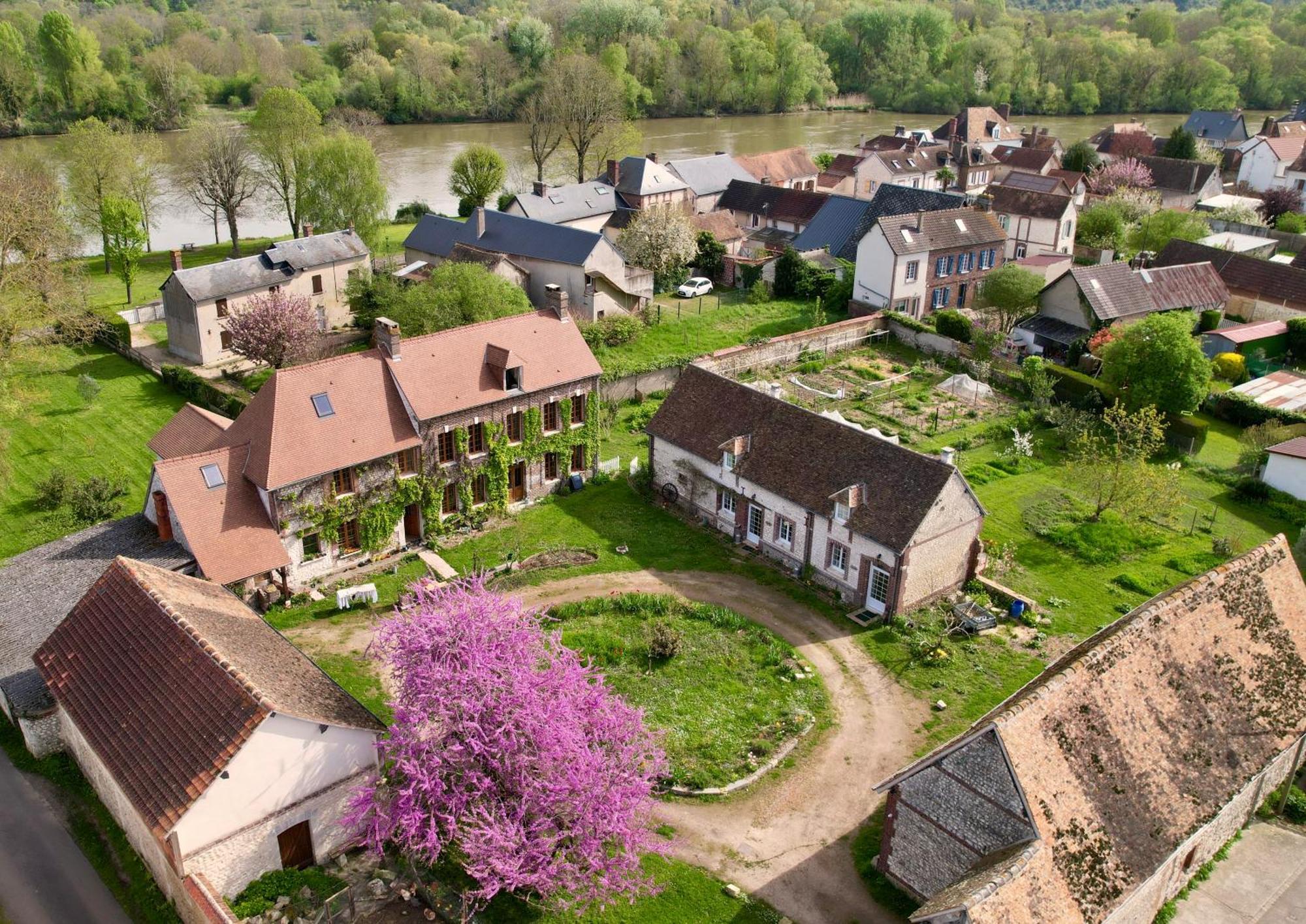 Вилла Les Jardins De Felicie Poses Экстерьер фото