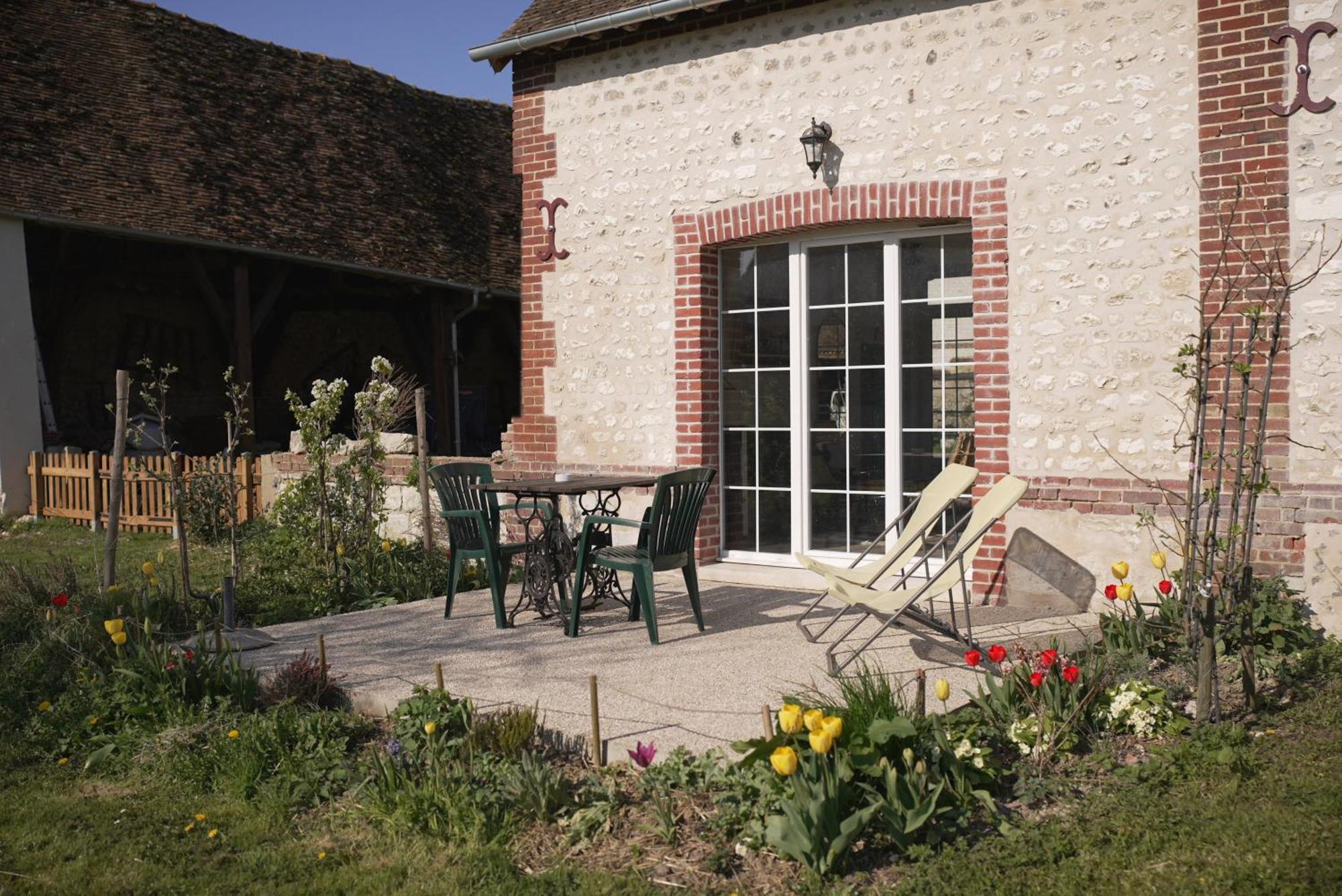 Вилла Les Jardins De Felicie Poses Экстерьер фото